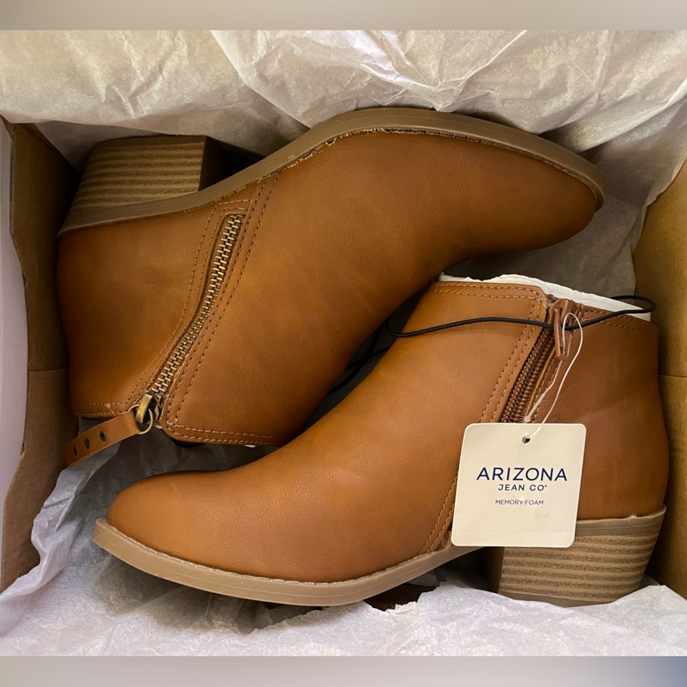 Boots - Picture 5 of 6